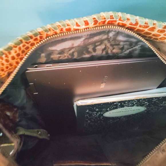 Unique, one of a kind, leather and snake skin messenger bag by Novi Sudiono. - Picture 7 of 15